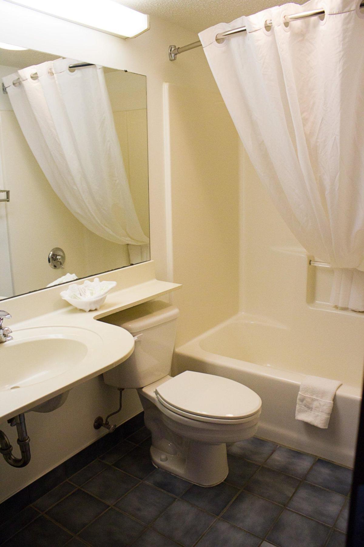 Quality Inn Mount Pleasant Extérieur photo